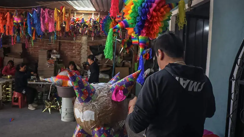 Fabrica de piñatas / Gerardo Tavarez